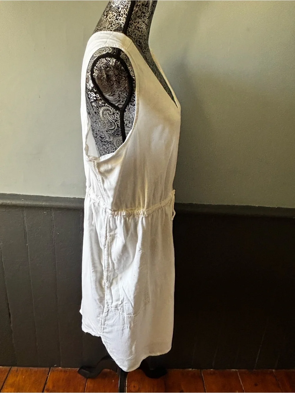 Time and Tru White Sleeveless V-Neck Drawstring Waist Dress - Picture 4 of 6